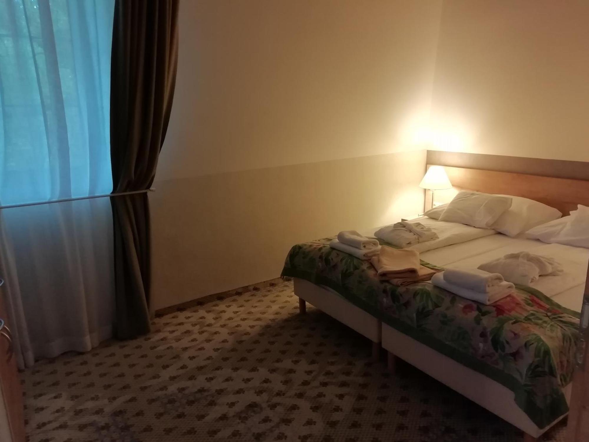 Batthyany Kuria Hotel Zalacsany Exterior photo