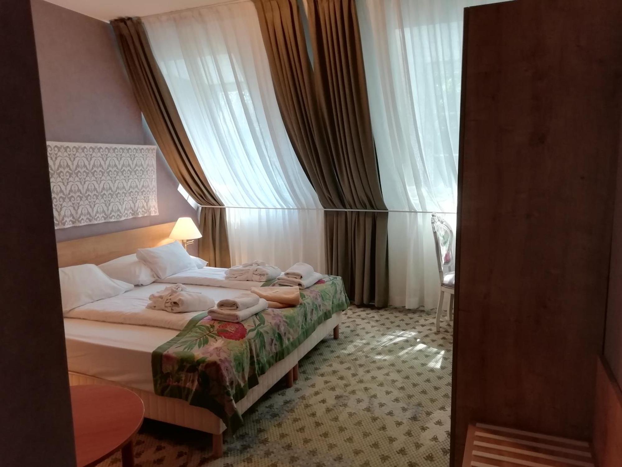 Batthyany Kuria Hotel Zalacsany Exterior photo